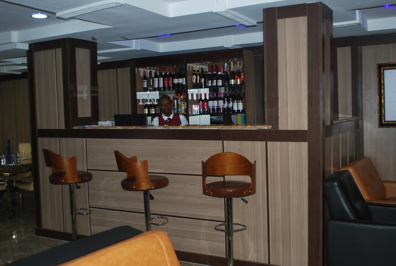 Immaculate Platinum Hotel Абуджа Екстериор снимка