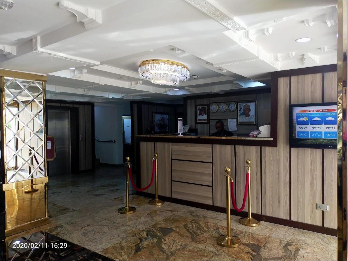 Immaculate Platinum Hotel Абуджа Екстериор снимка