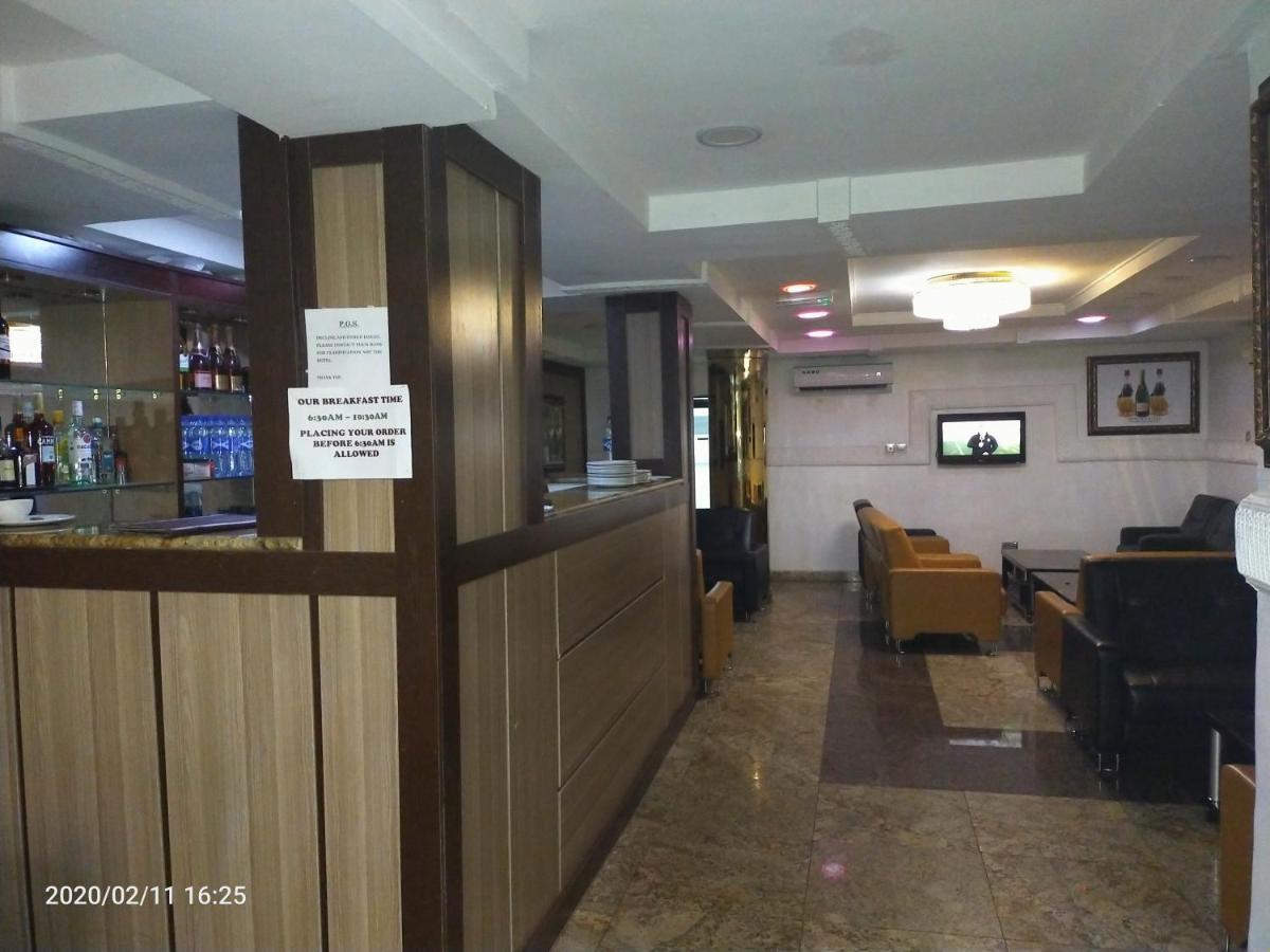 Immaculate Platinum Hotel Абуджа Екстериор снимка