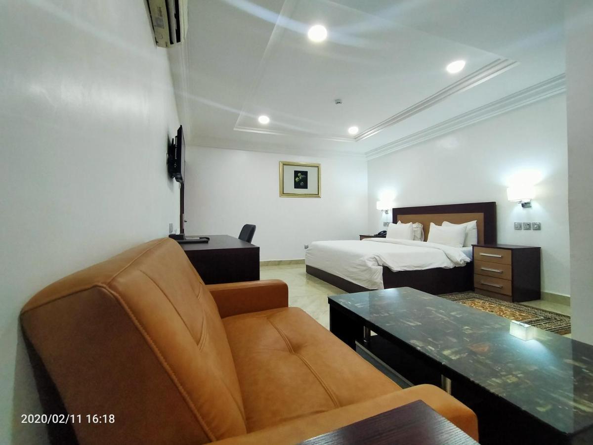 Immaculate Platinum Hotel Абуджа Екстериор снимка